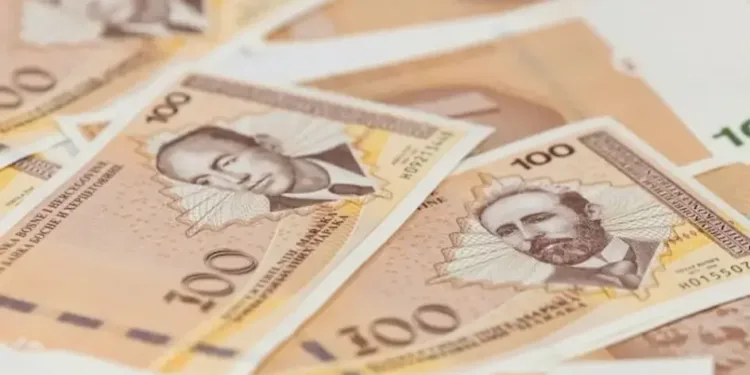 U bankomatu pronađeno lažnih 100 maraka