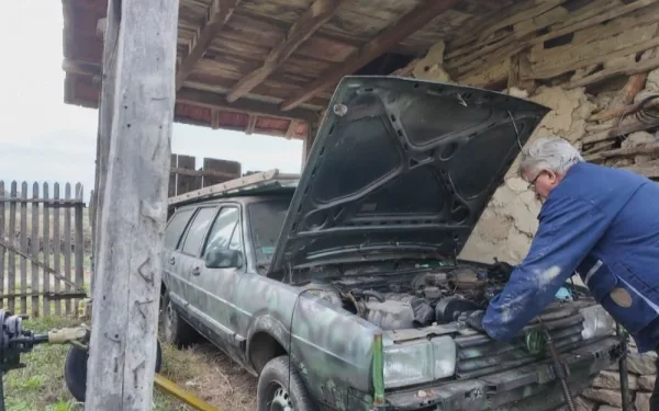 “Proka Pronalazač” iz Mrmoša kod Aleksandrovca: Njegov Passat radi na pregorelo ulje (FOTO)