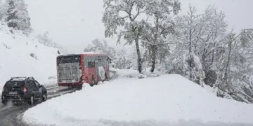 Širom SAD otkazane stotine letova zbog snježne oluje i problema sa softverom (VIDEO)