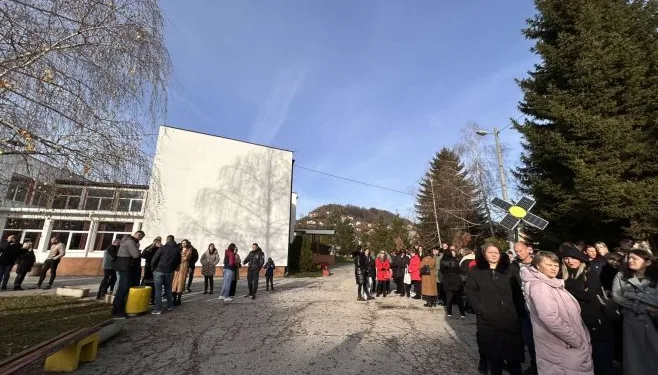 Slučaj vršnjačkog nasilja u Mrkonjić Gradu: Nasilnike štite roditelji, rukovodstvo škole i dalje ćuti (VIDEO)