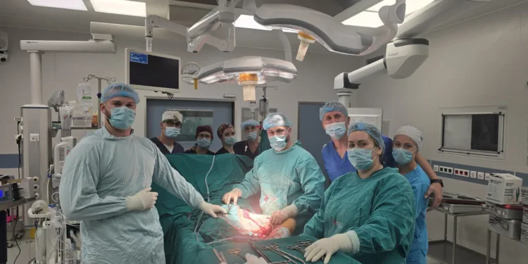 Urađen složeni operativni zahvat u Klinici za ortopediju i traumatologiju u UKC Republike Srpske