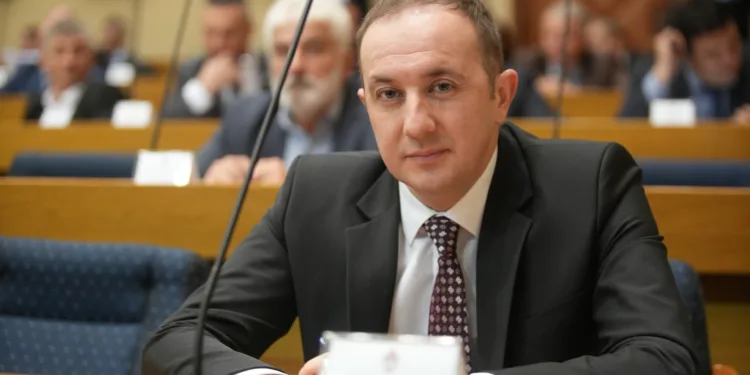 Bodiroga: Laži mogu proći kod neukih i onih koji moraju da se prave neuki