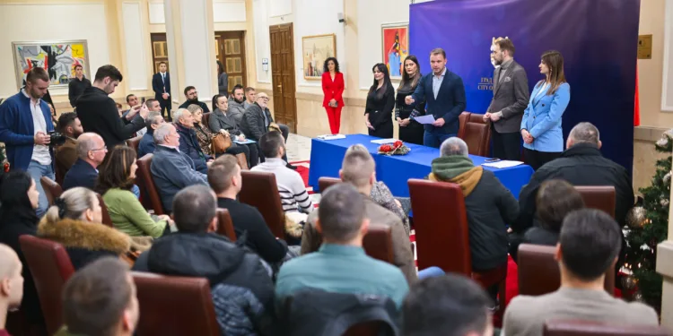 Gradonačelnik uručio besplatne građevinske dozvole za 40 porodica