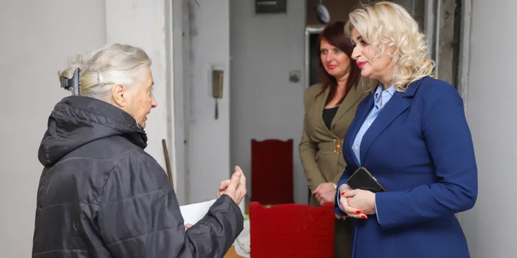 Predstavnici Grada Banjaluka obišli porodicu Knežević, podrška za obnovu doma