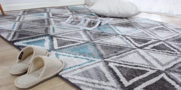 Tepih kao iz salona: Tajni domaći sprej bukvalno “jede” mrlje