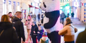 Praznična čarolija već obasjala grad, sprema se i spektakularna proslava Nove godine