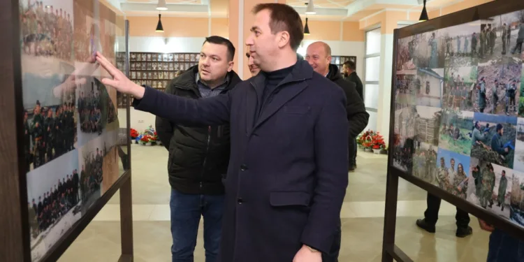 Selak posjetio Spomen-sobu u Oštroj Luci: Nikada nećemo zaboraviti borce koji su živote ugradili u temelje Republike Srpske