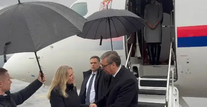 Vučić stigao u Mostar: Cvijanovićeva ga dočekala na aerodromu