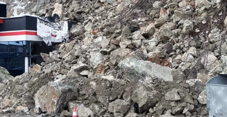 Kamenje se obrušilo na benzinsku pumpu kod Zvornika, nema povrijeđenih