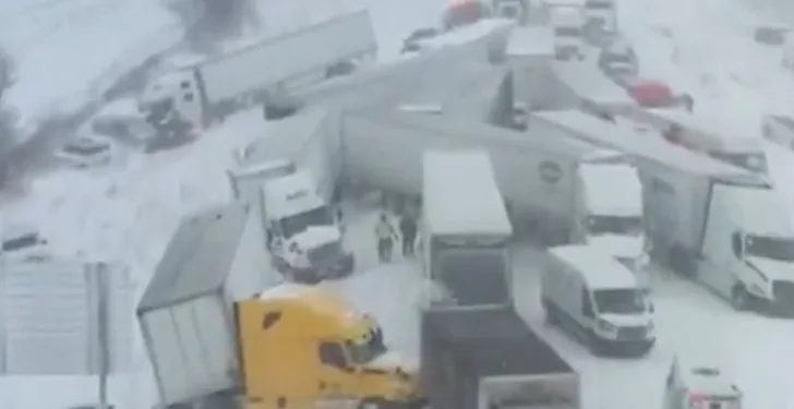 Sudar 100 automobila i kamiona u Mičigenu (VIDEO)