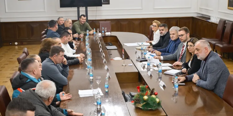 Gradonačelnik sa sastanka sa mljekarima najavio: Predložićemo rekordan budžet od 2 miliona KM i set mjera podrške našim poljoprivrednicima