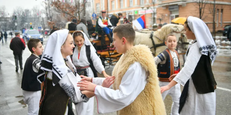 Obilježavanje Badnjeg dana u Banjaluci uz pjesmu i kuvano vino, svečana povorka sa Badnjakom