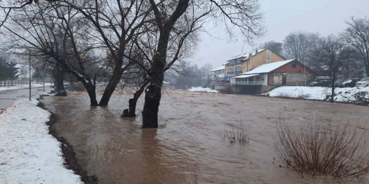 Foča proglasila vanredno stanje u dijelu opštine: Raste vodostaj, nema struje