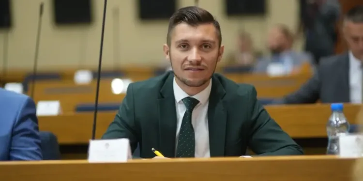 Kresojević: Ministarstvo je saučesnik u gašenju sela i urušavanju proizvođača mlijeka