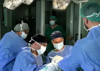 Dirljiva priča iz UKC Tuzla: Otac donirao sinu organ i spasio mu život