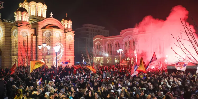 Više stotina građana na dočeku pravoslavne Nove godine: Slobodan Trkulja priredio spektakl za pamćenje