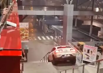 Mercedesom se spustio niz stepenice banjalučke Tržnice 