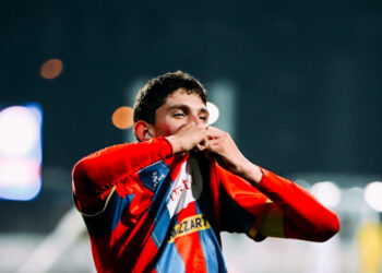 Deket ispisao istoriju, pa zaplakao