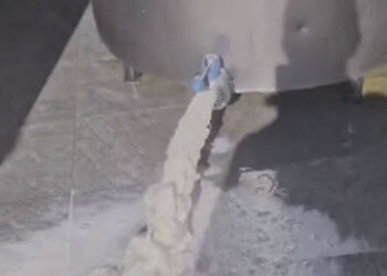 Mljekari u Laktašima prosipali mlijeko (VIDEO)