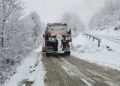 Ekipe zimske službe na terenu, u toku čišćenje snijega na više lokacija