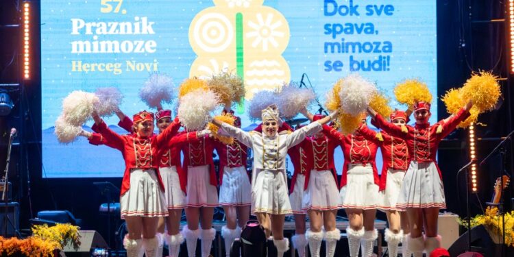 Otvoren 57. Praznik mimoze u Herceg Novom: Više hiljada posjetilaca na početku tradicionalne fešte