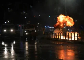 Protest opozicije u Tirani, sukobi sa policijom: Zapaljena vila Envera Hodže
