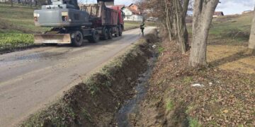 Nastavljeno čišćenje oborinskih kanala u putnim pojasevima