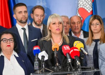 Gradonačelnik zadržan na granici, Savić – Banjac poručila: Tortura traje mjesecima