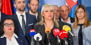 Gradonačelnik zadržan na granici, Savić – Banjac poručila: Tortura traje mjesecima