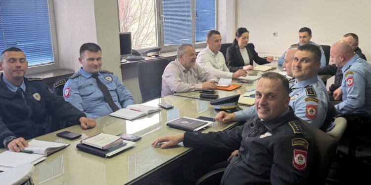 Fokus na bezbjednost u saobraćaju: Održan konstruktivan sastanak predstavnika Grada i Ministarstva unutrašnjih poslova111