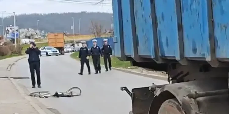 Detalji nezgode u Banjaluci: Biciklista povrijeđen u sudaru sa kamionom