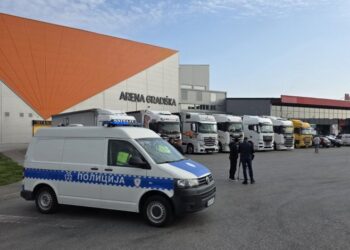 Granični prelaz u Gradišci normalno radi; Prevoznici se okupljaju, nema blokada