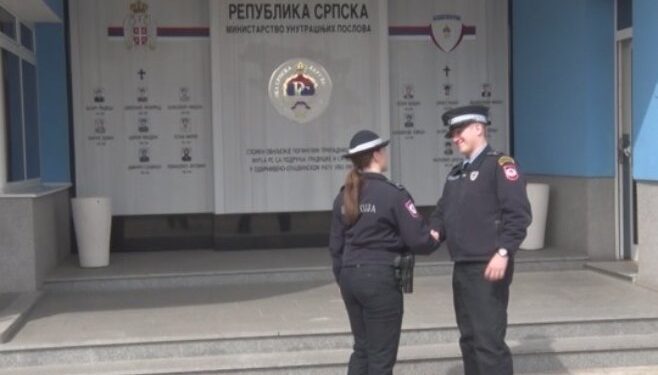 Sestra i brat iz Srpca rame uz rame nose policijsku uniformu