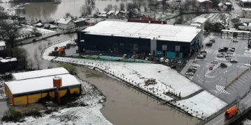 Prnjavor: Vijaka poplavila domaćinstva, magistralni put ka Banjaluci pod vodom