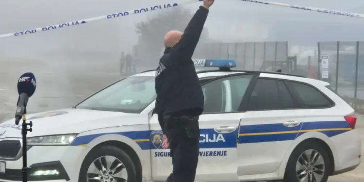 Gospić: Ubio majku i baku, tijela pronađena u dvorištu