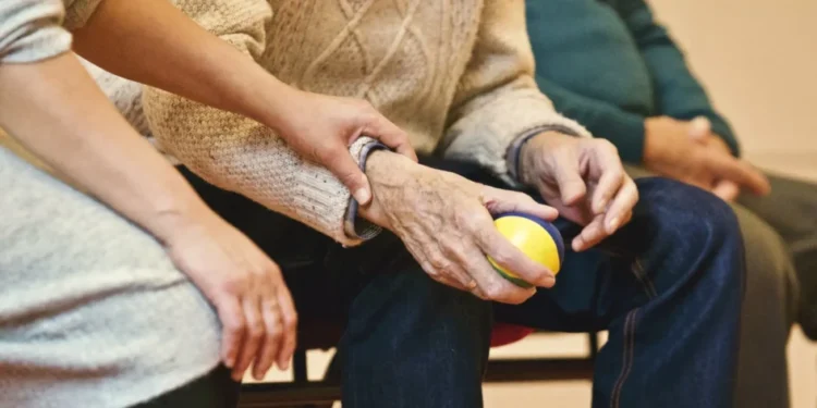 Prije drhtanja ruku: Ovo je prvi, tihi signal Parkinsonove bolesti koji svi ignorišu