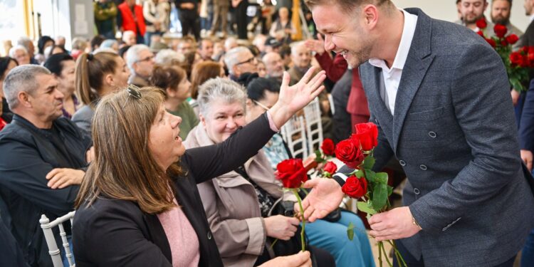 Ove godine do 30.000 korisnika besplatnog javnog prevoza: Nastavljena podjela karata
