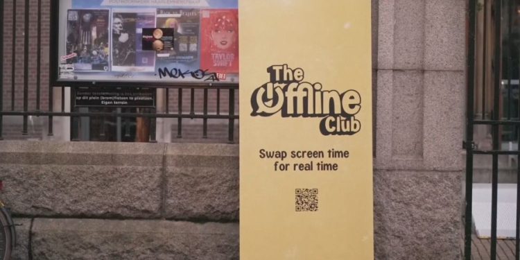 Klub bez ekrana i notifikacija: Novi trend u Amsterdamu koji osvaja mlade