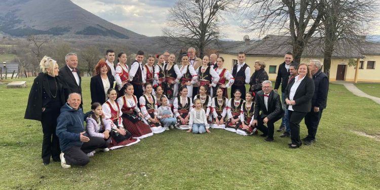 Nastup ansambla “Prijatelji sa Vrbasa” Banjaluka u Aginom selu