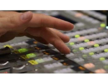 Gledaocima ostalo nezapaženo: Voditeljka samoinicijativno dodala vijest, iz režije pustili reklame (VIDEO)