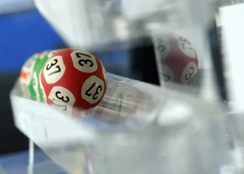 Jednom novac stiže nakon smrti, drugi gube milione: Nevjerovatne sudbine loto dobitnika širom Evrope