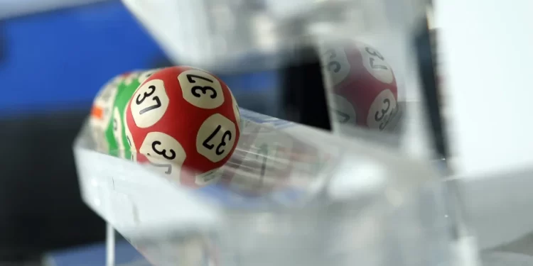 Jednom novac stiže nakon smrti, drugi gube milione: Nevjerovatne sudbine loto dobitnika širom Evrope