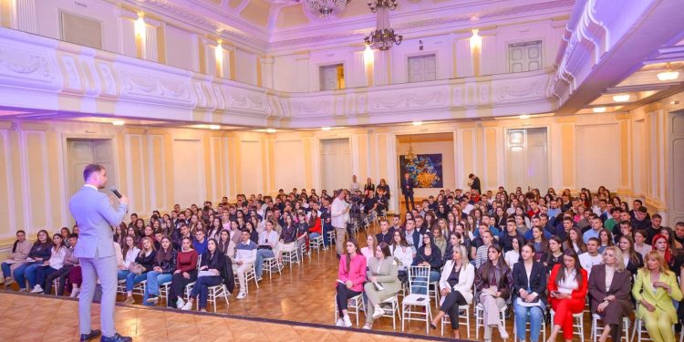 Vaučeri za proslavu mature za više od 2.500 banjalučkih srednjoškolaca