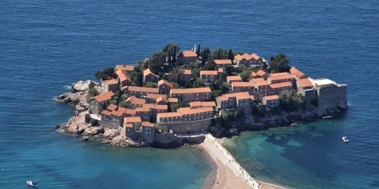 Otvoren booking za Aman Sveti Stefan: Vila Miločer i plaže goste primaju od 22. maja, a ostrvo od 1. jula