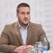 Drinić: Dok ministar drži lekcije o moralu, djecu “liječimo SMS porukama”