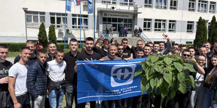 Maturanti Tehničke škole posadili drvo generacije