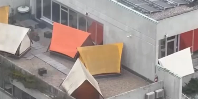 Šatori na vrhu zgrade u Ljubljani, noćenje naplaćuju 75 evra (VIDEO)