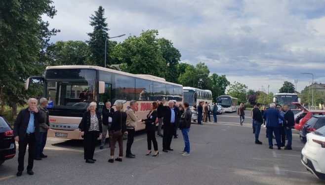 Učesnici komemorativnog skupa krenuli iz Bijeljine ka Tuzli