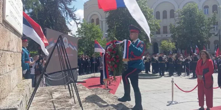 Položeni vijenci na Trgu palih boraca u Banjaluci
