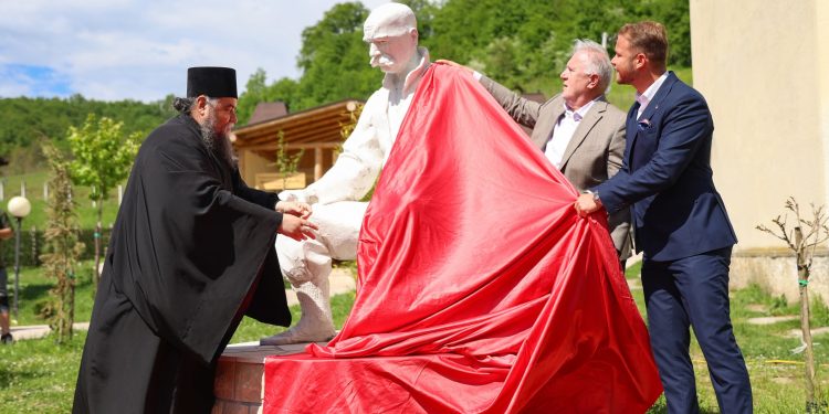 Simeun Đak dobio spomenik kod manastira Gomionica